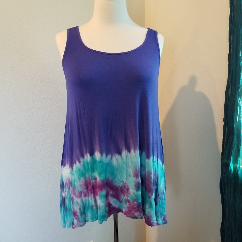 WD NY Woman 1X Tank Top Magenta Periwinkle Tie Dye